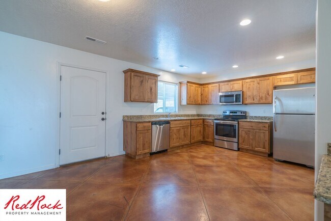 Building Photo - 2801 E 450 N
