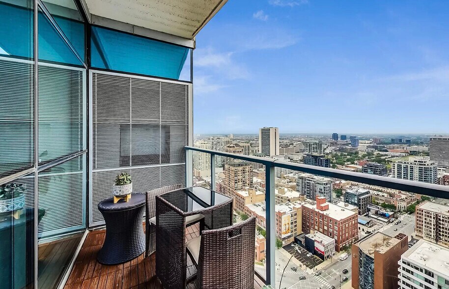 Building Photo - 303 W Ohio St