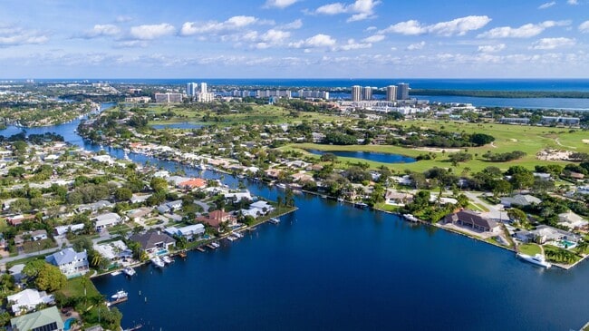 Building Photo - 110 Shore Ct