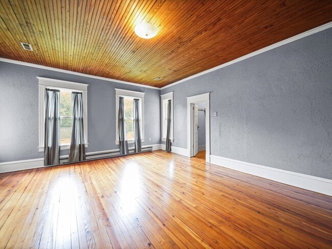 Building Photo - 4 Bedroom/2 Bath Home for Rent