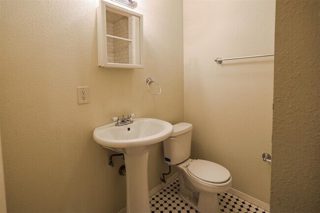 Building Photo - 5504 Avenue F