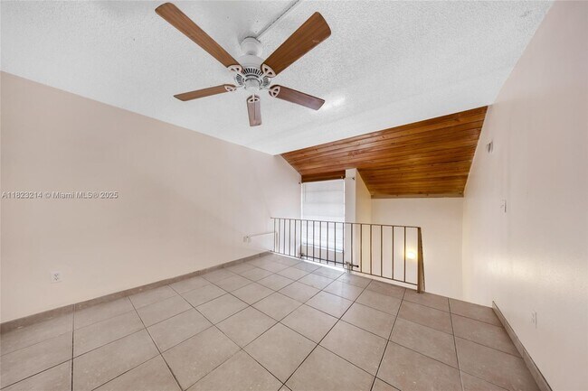 Building Photo - 449 Swallow Dr