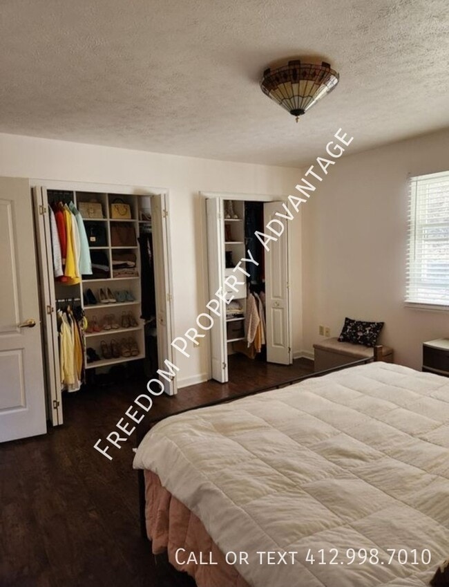 Building Photo - 353 Clavale St