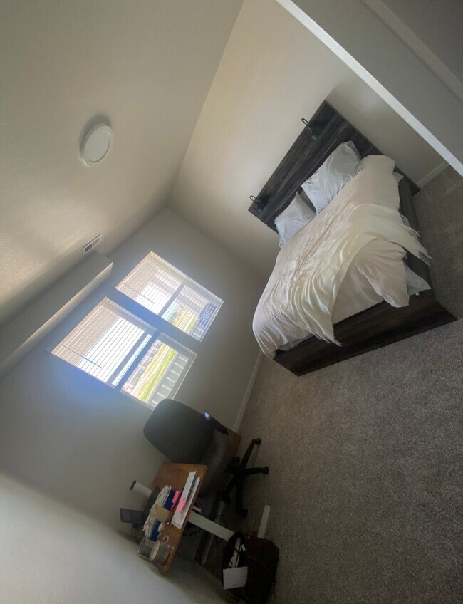 Building Photo - 2110 Setting Sun Dr