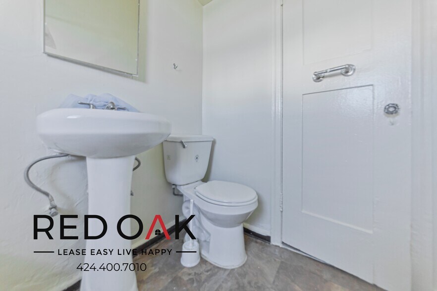 Building Photo - 400 S Kenmore Ave