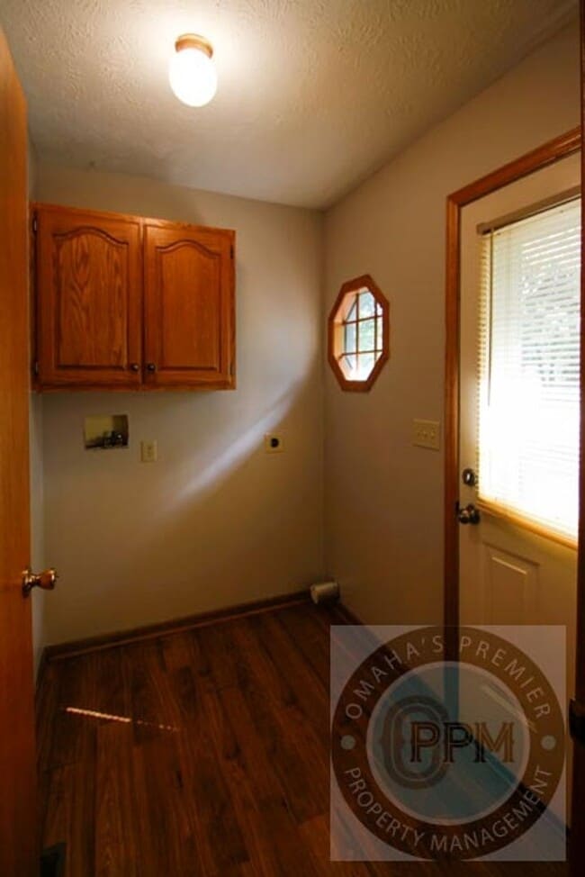 Building Photo - Comfortable 2 Bedroom/ 2 Bathroom Duplex |...