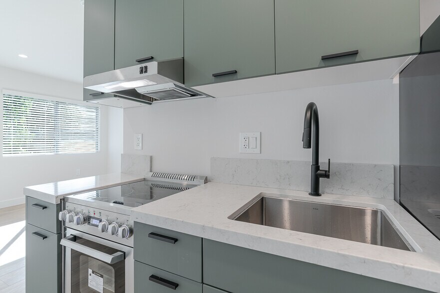 Building Photo - Hollywood Biltmore