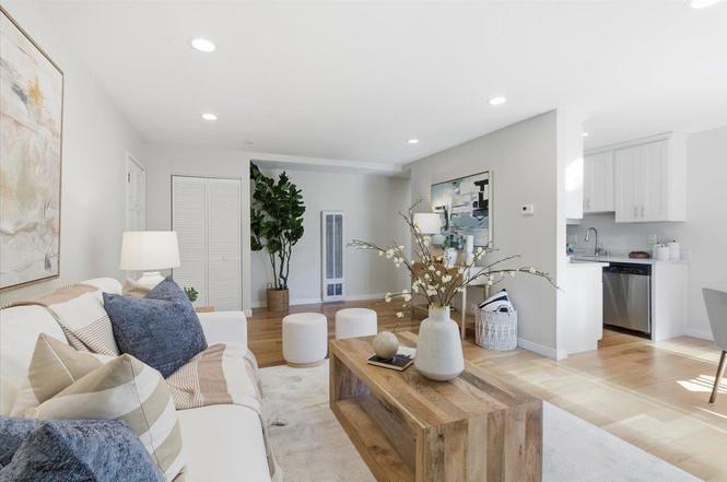 Building Photo - 280 Easy St