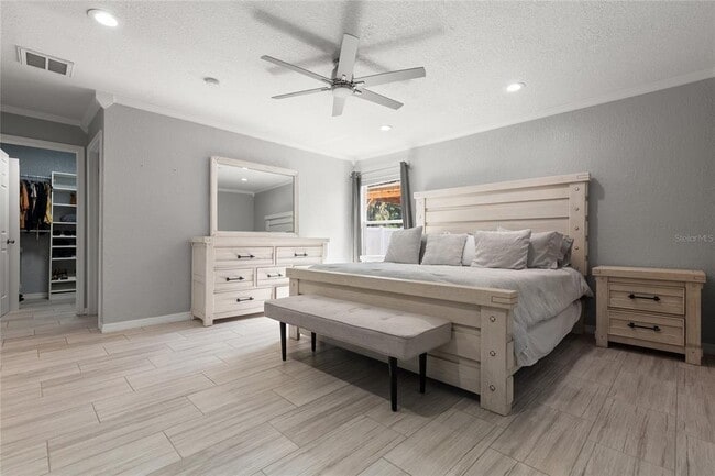 Building Photo - 1735 4th Ave E