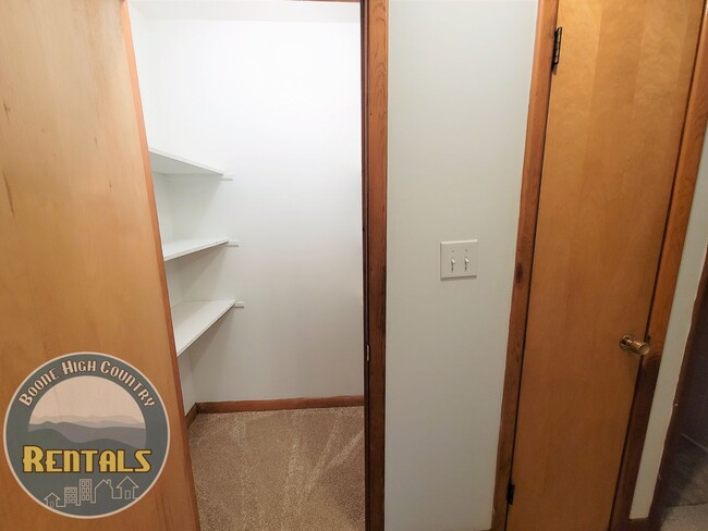 Building Photo - 3bd/2ba Ranch House Next to Watauga Medical Center