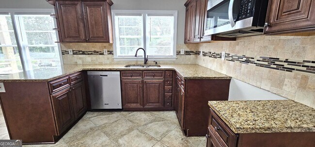 Building Photo - 1752 Parkhill Dr