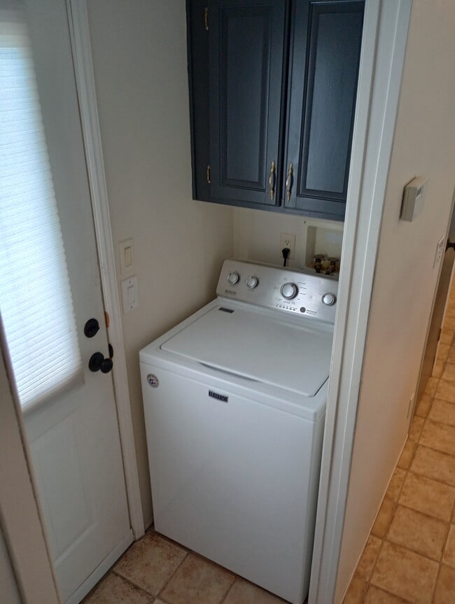 Building Photo - 202 Holly St