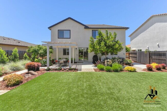Building Photo - 8256 Schellhous Dr