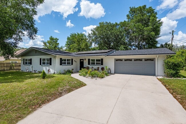 Building Photo - Beautiful 4/3 home With Attached Mother In...