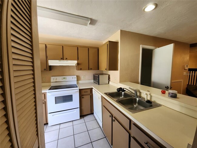 Building Photo - 6161 SW 8th Ln
