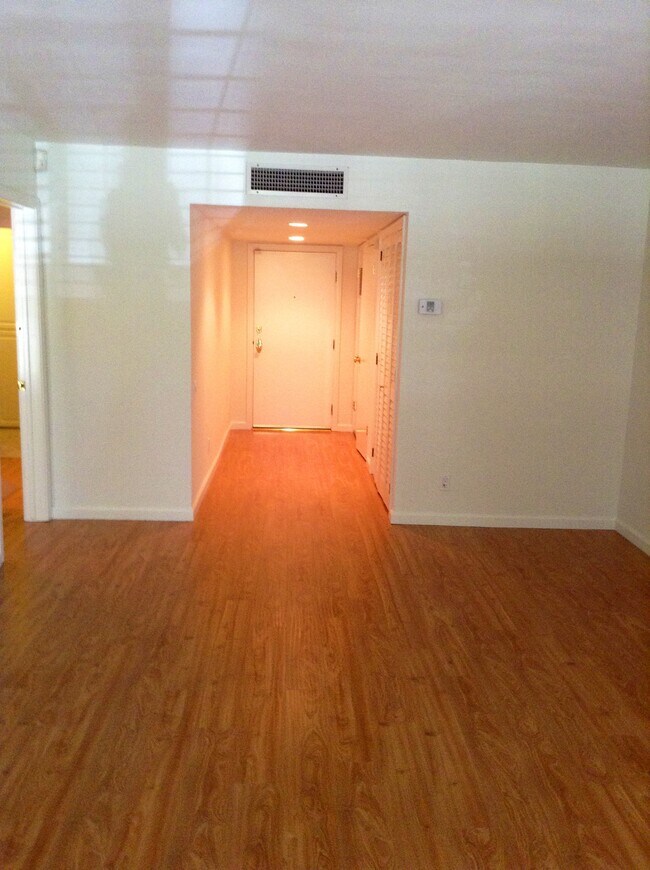Building Photo - 2301 S Beverly Glen Blvd