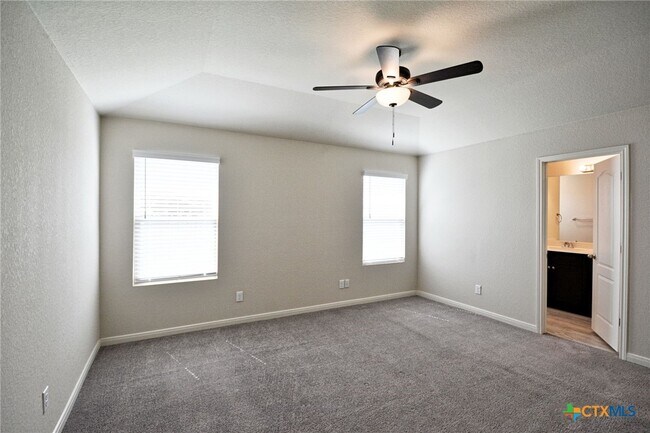 Building Photo - 528 Willow Valley St