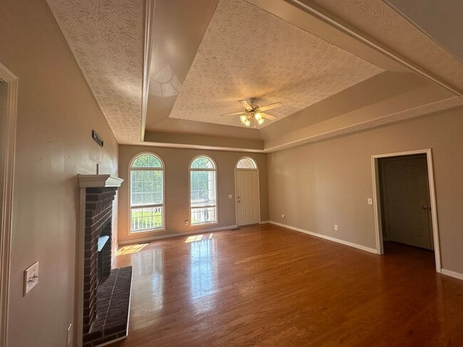 Building Photo - For Lease - 3 Bed, 2 Bath, 1850 Sqft, 0.33 acre lot