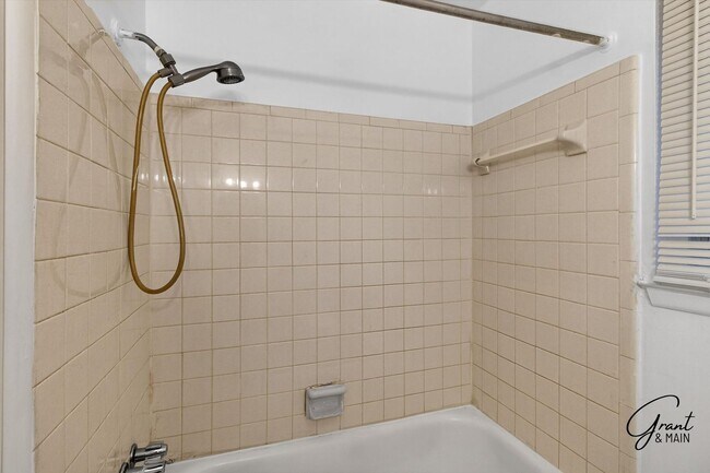 Building Photo - 22330 W Warren Ave