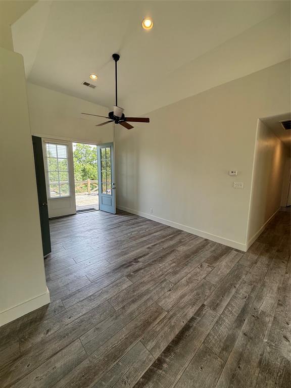 Building Photo - 210 Bluff Dr