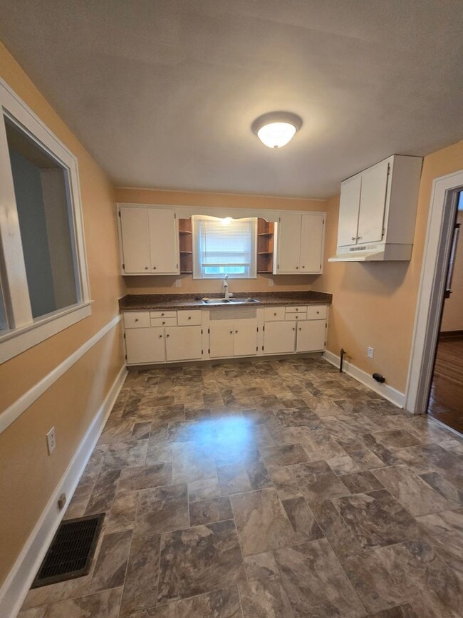 Building Photo - Four Bedroom Home Located on the Westside ...