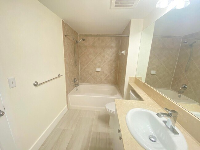 Building Photo - 100 NE 6th St