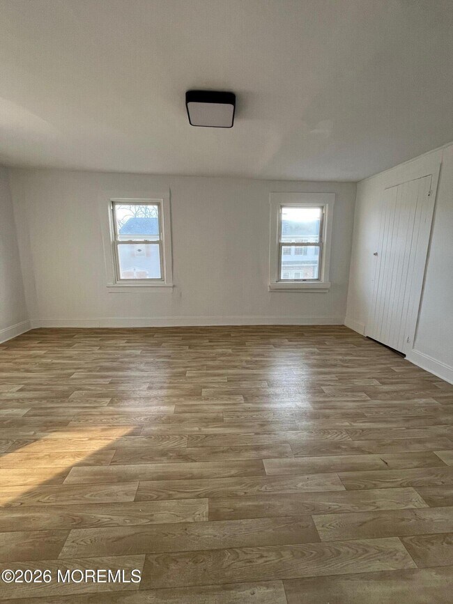 Building Photo - 11 Main St