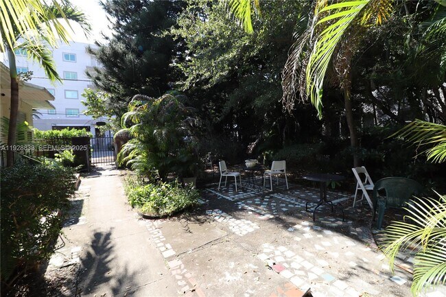 Building Photo - 777 NE 85th St