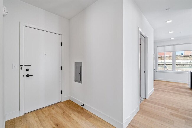 Building Photo - 293 Fairmount Ave