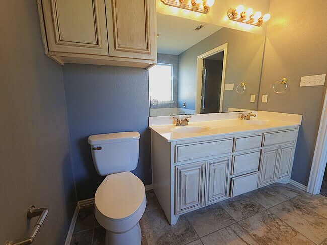 Building Photo - 3323 Mugsy Dr