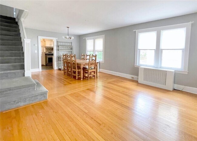 Building Photo - 306 Soundview Ave