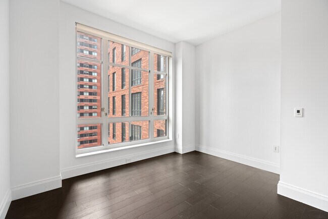 Building Photo - 200 E 95th St