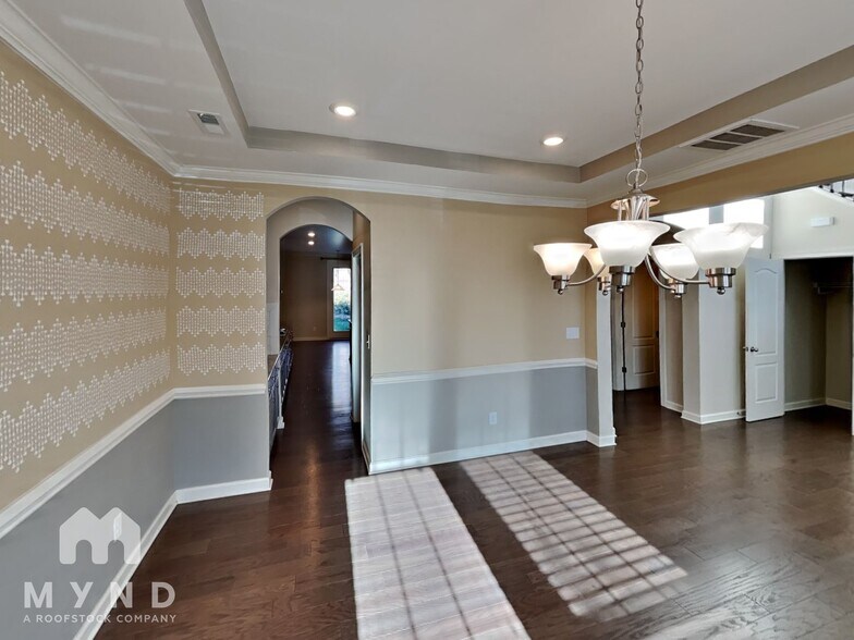 Building Photo - 1019 Willowcroft Dr