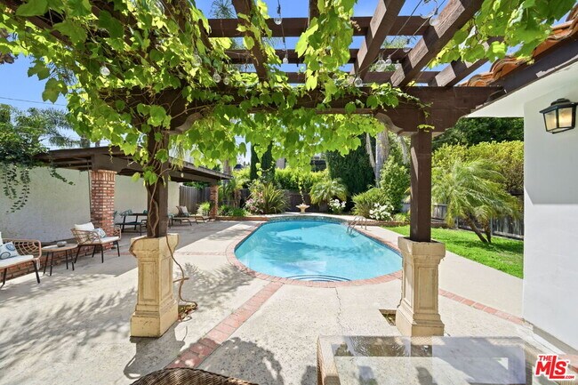 Building Photo - 4115 Laurelgrove Ave