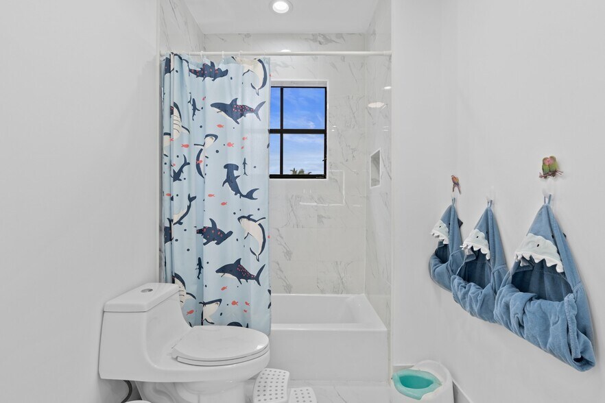 Building Photo - 4430 Island Reef Dr