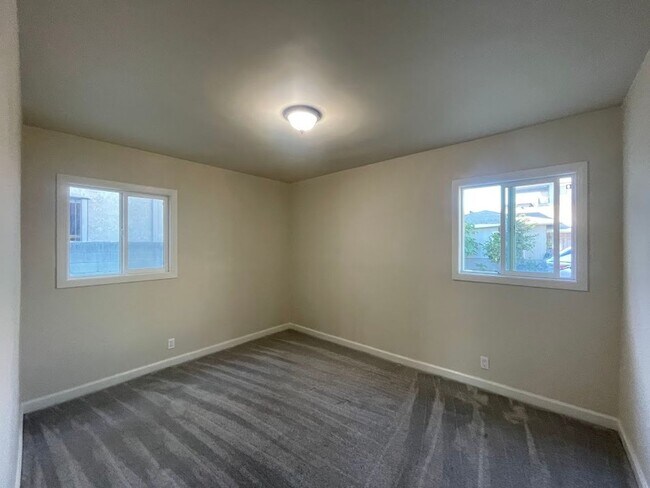 Building Photo - YUKON 13717-13719