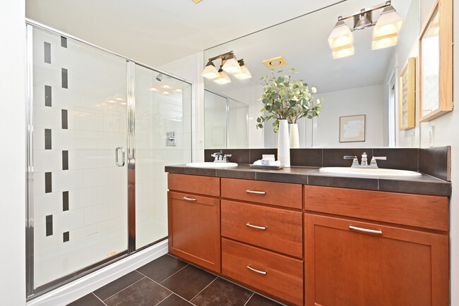 Building Photo - 5801 55th Ave NE