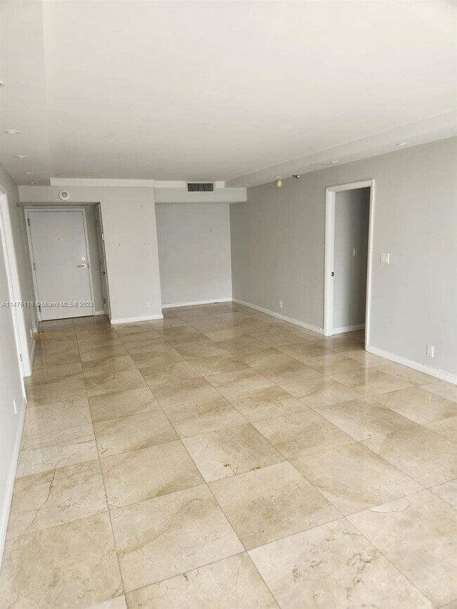 Building Photo - 20355 NE 34th Ct