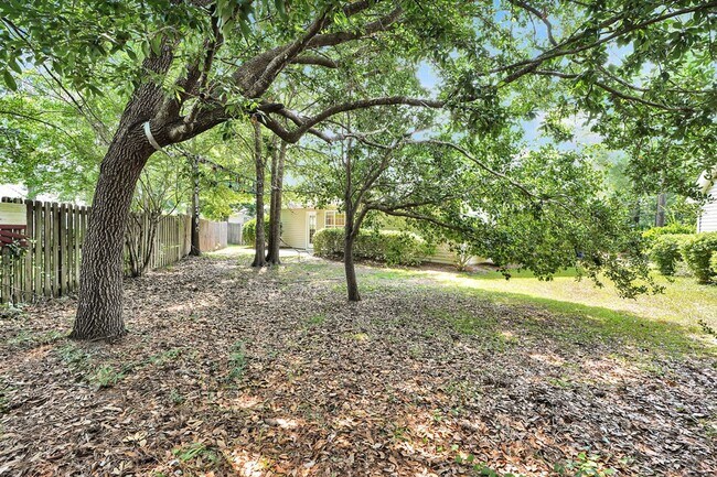 Building Photo - 104 Grasmere Ct