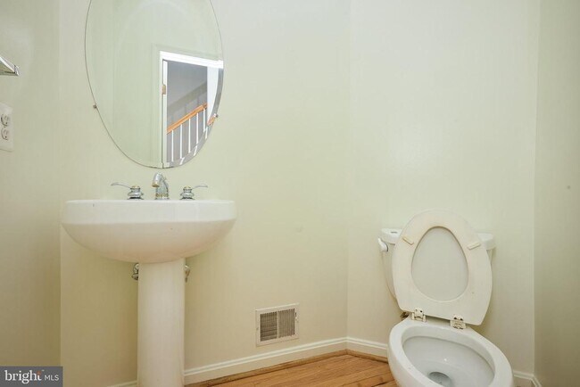 Building Photo - 43259 Sunderleigh Square