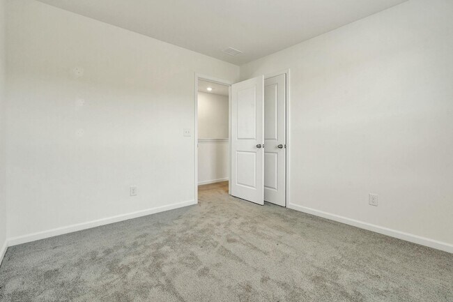 Building Photo - 5010 Highwood Dr