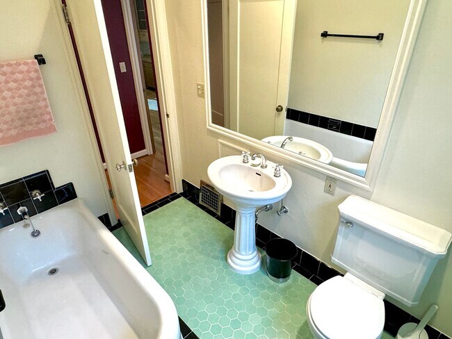 Building Photo - Alameda Neighborhood Pristine Tudor Home, Downtown Views, All The Amenities - A Must See!