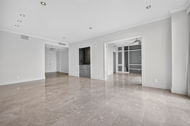 Building Photo - 5110 San Felipe St