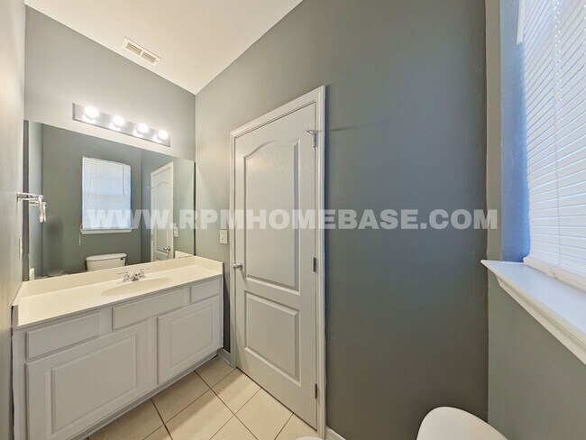 Building Photo - Spacious 4-Bedroom Home in South Crestview...