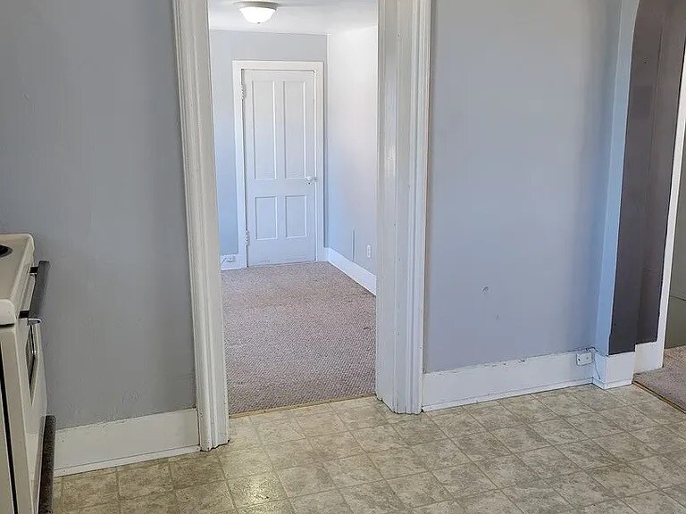 Building Photo - 315 E Maple St