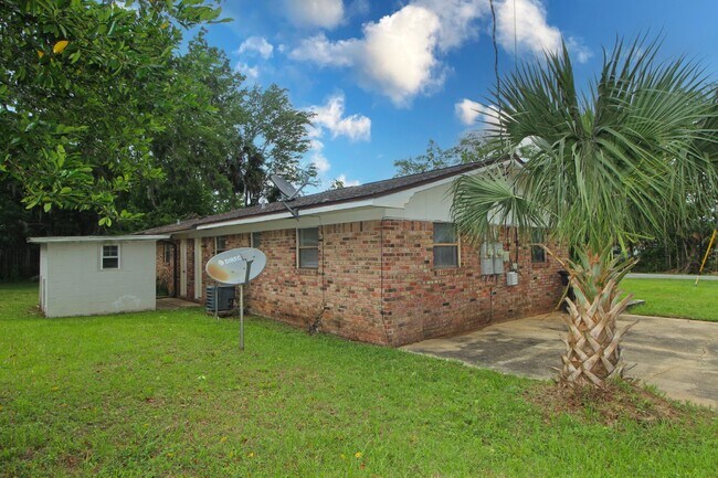 Building Photo - 2BR Duplex Near Blackwater River & Carpenter’s Park with Tile Flooring Throughout