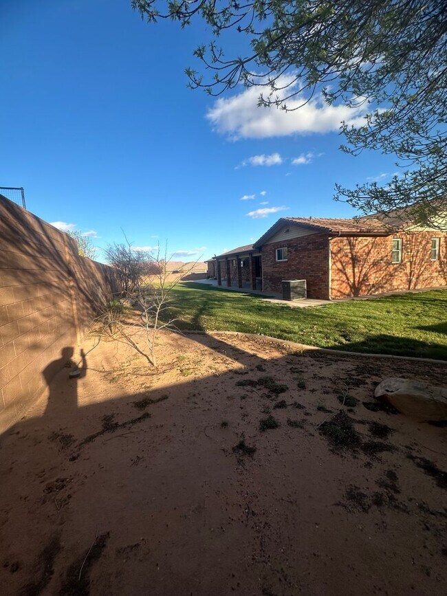 Building Photo - Charming Ranch Farmhouse in St. George – Spacious & Serene!