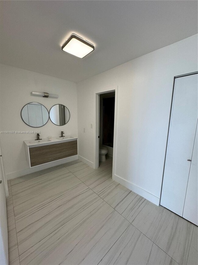 Building Photo - 20505 E Country Club Dr