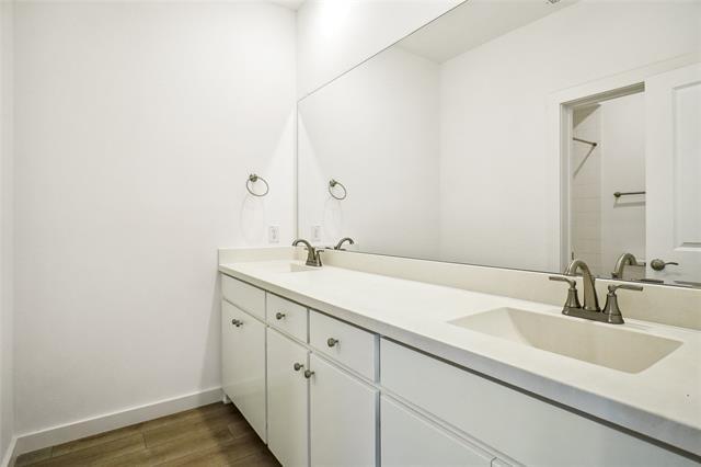 Building Photo - 3811 Rosemont Dr
