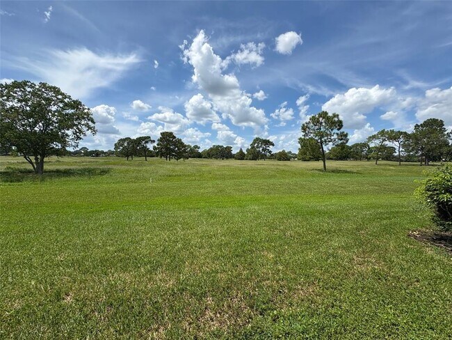 Building Photo - 13827 Fairway Island Dr